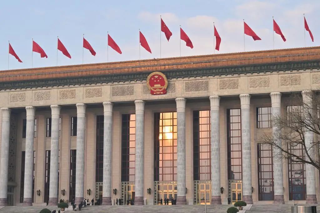 李強(qiáng)提到：新型儲(chǔ)能、“沙戈荒”、海上風(fēng)電